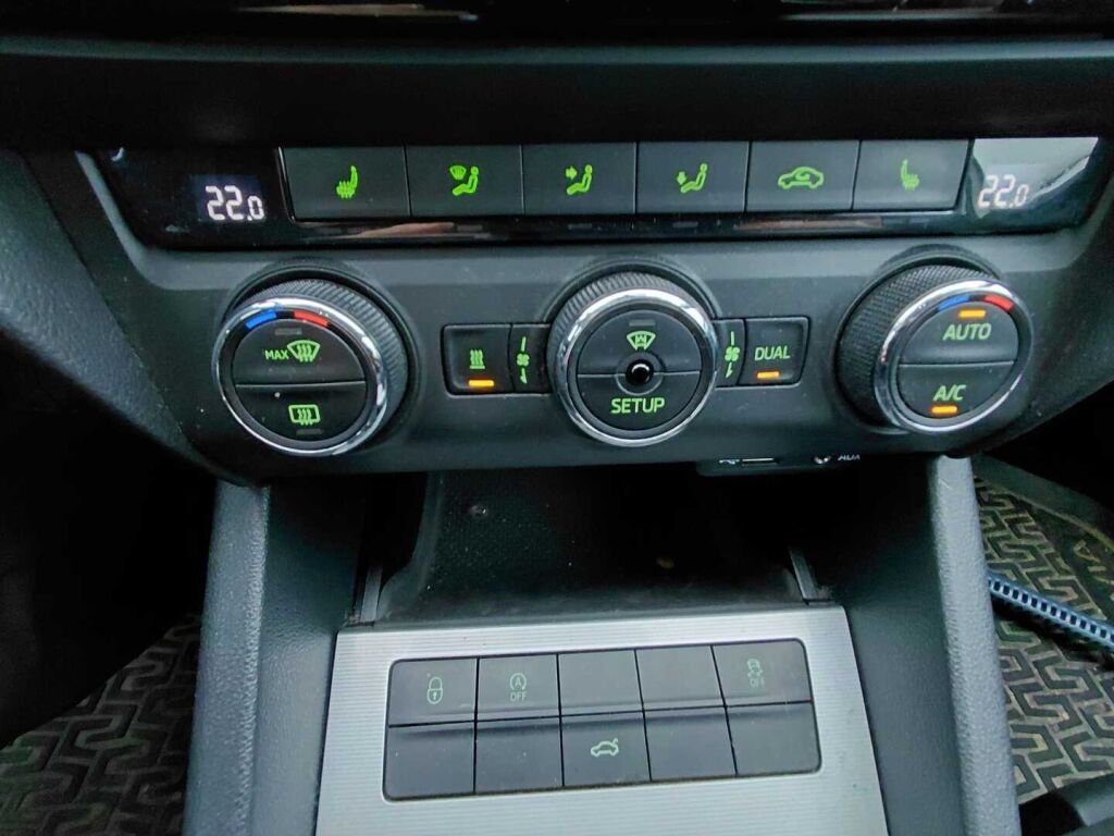 Skoda Octavia 2014 Ruskea (beige)