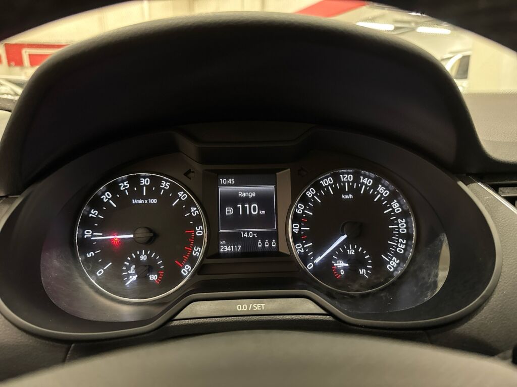 Skoda Octavia 2014 Ruskea (beige)