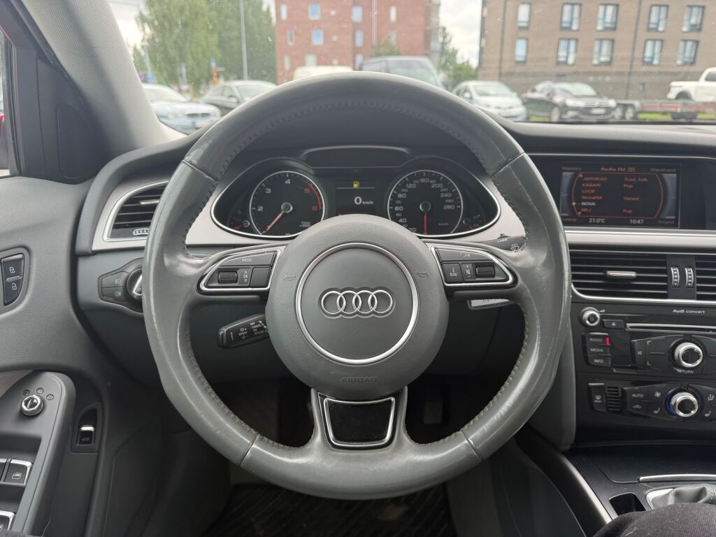 Audi A4 2014 Punainen