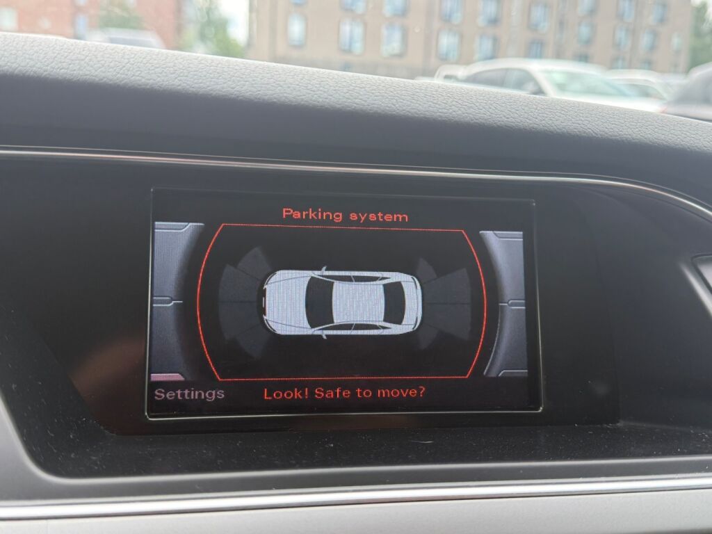 Audi A4 2014 Punainen