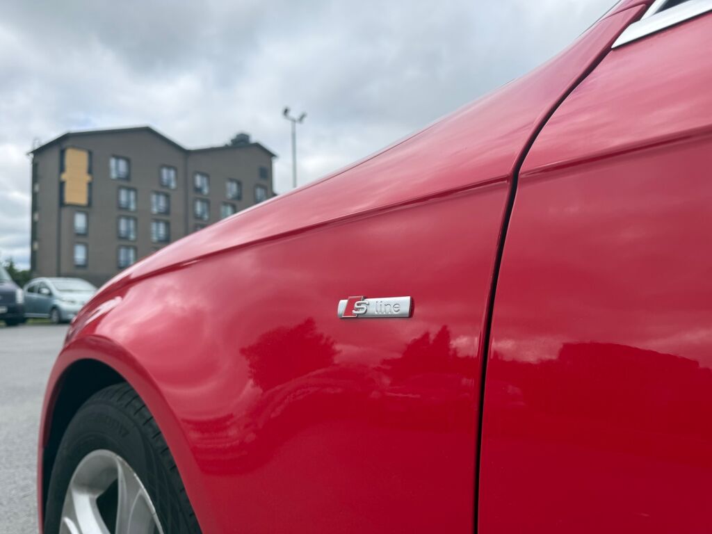 Audi A4 2014 Punainen