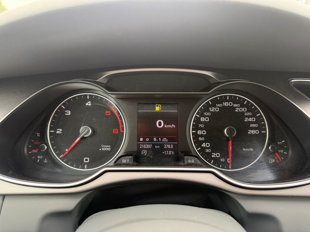 Audi A4 2014 Punainen