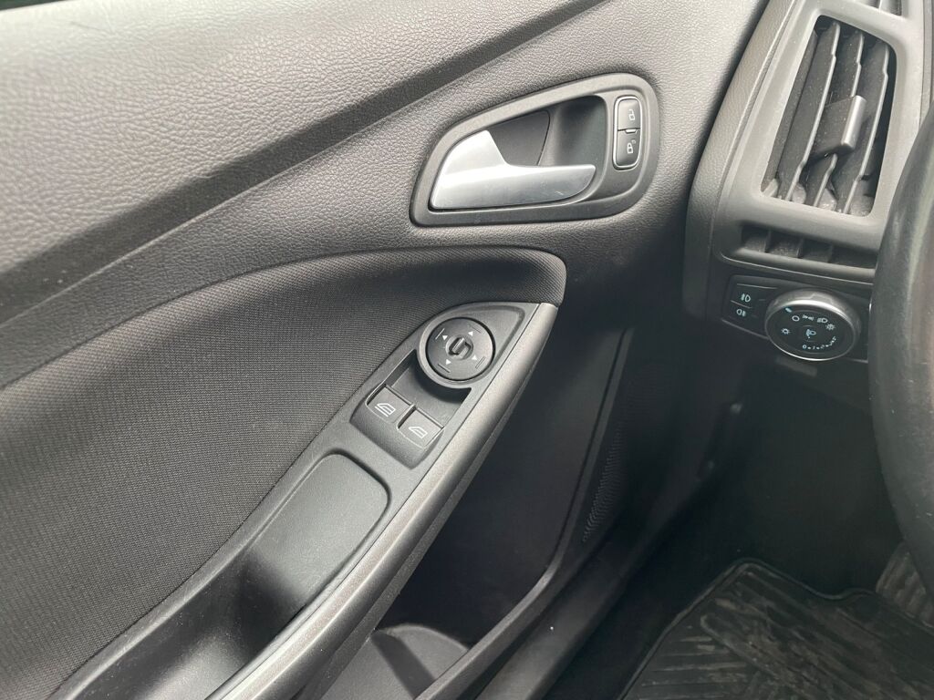 Ford Focus 2015 Harmaa