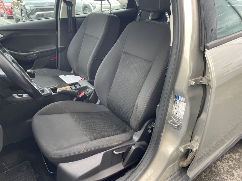 Ford Focus 2015 Harmaa