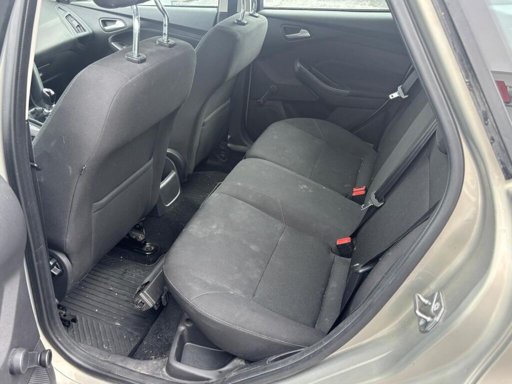 Ford Focus 2015 Harmaa