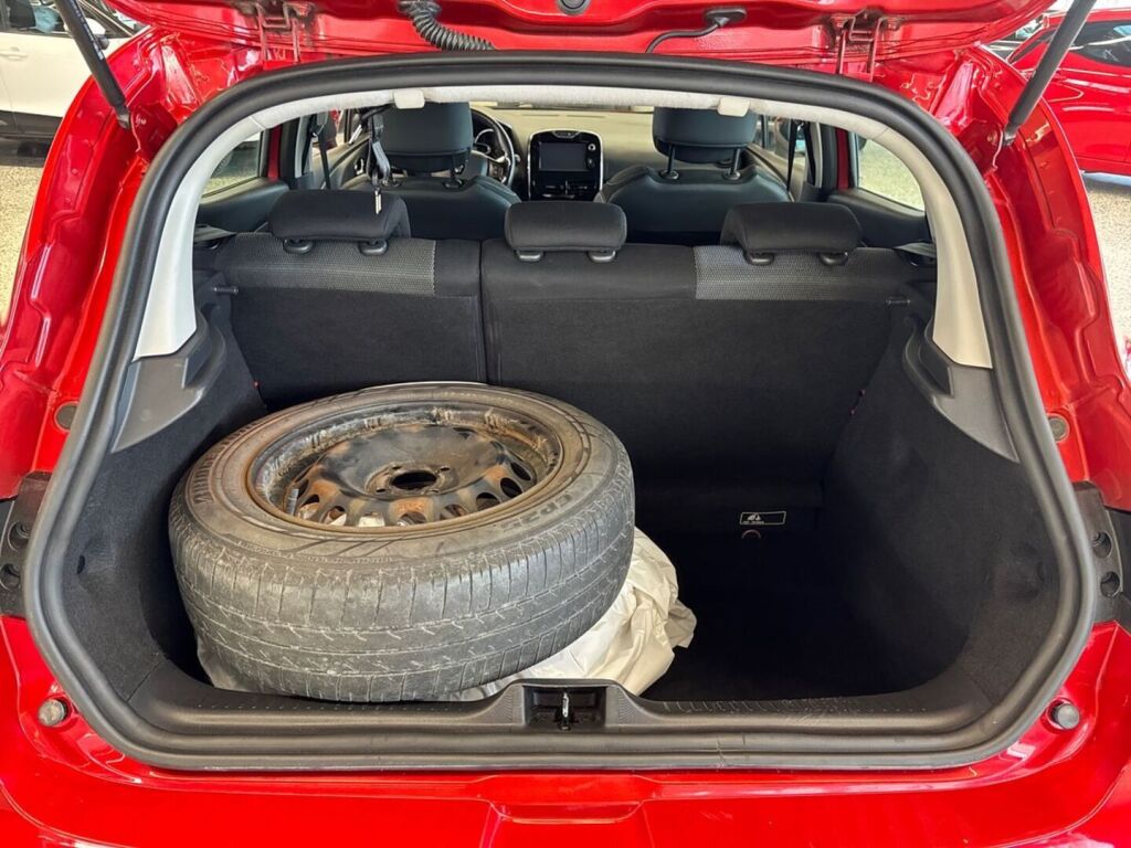 Renault Clio 2014 Metallinhohto Punainen