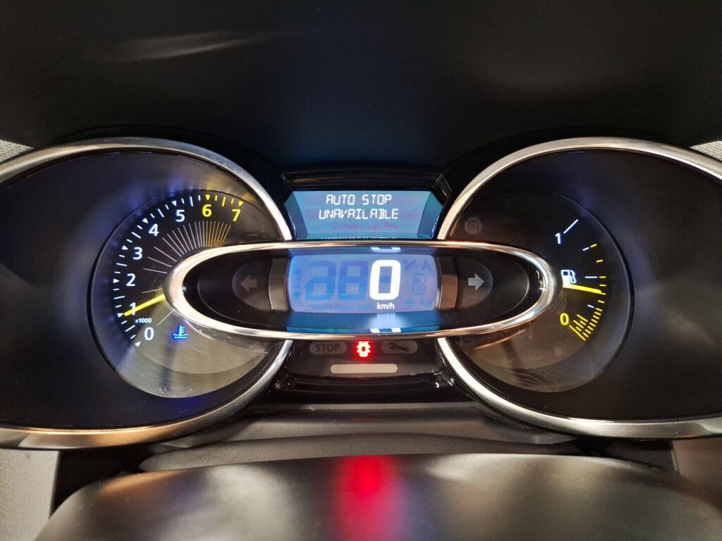 Renault Clio 2014 Musta