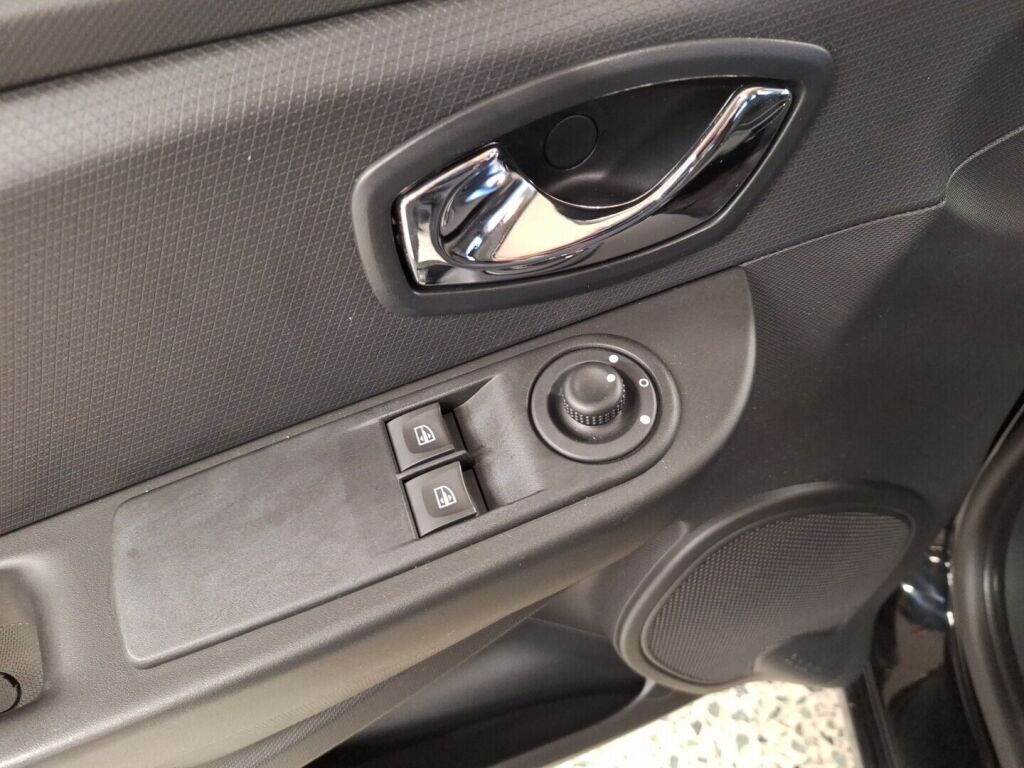 Renault Clio 2014 Musta