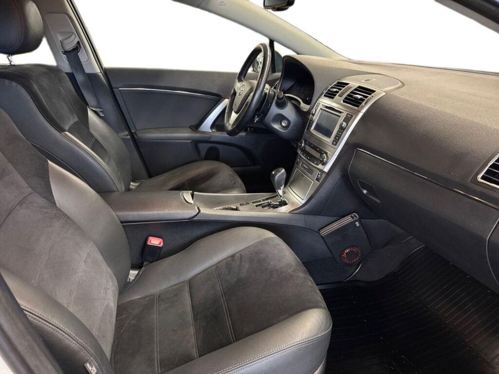 Toyota Avensis 2015 Valkoinen