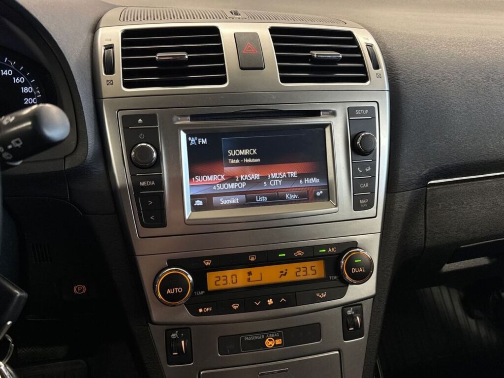Toyota Avensis 2015 Valkoinen