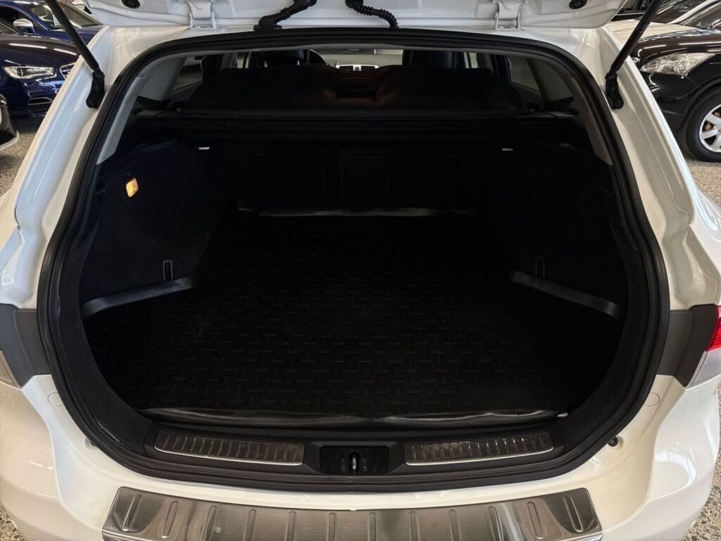 Toyota Avensis 2015 Valkoinen