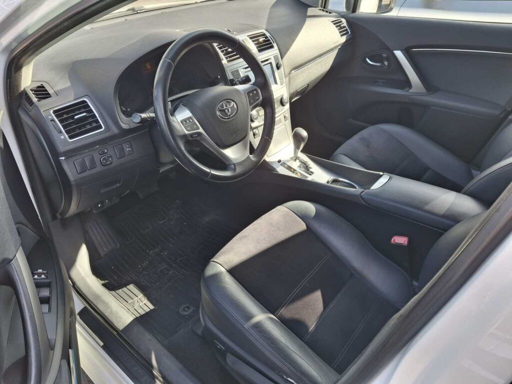 Toyota Avensis 2015 Valkoinen