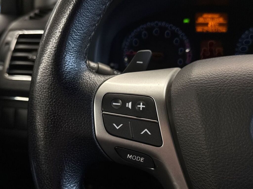 Toyota Avensis 2015 Valkoinen