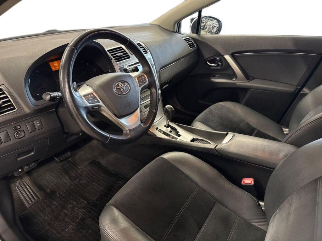 Toyota Avensis 2015 Valkoinen