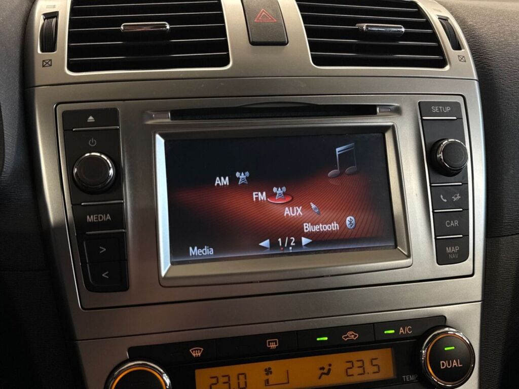 Toyota Avensis 2015 Valkoinen
