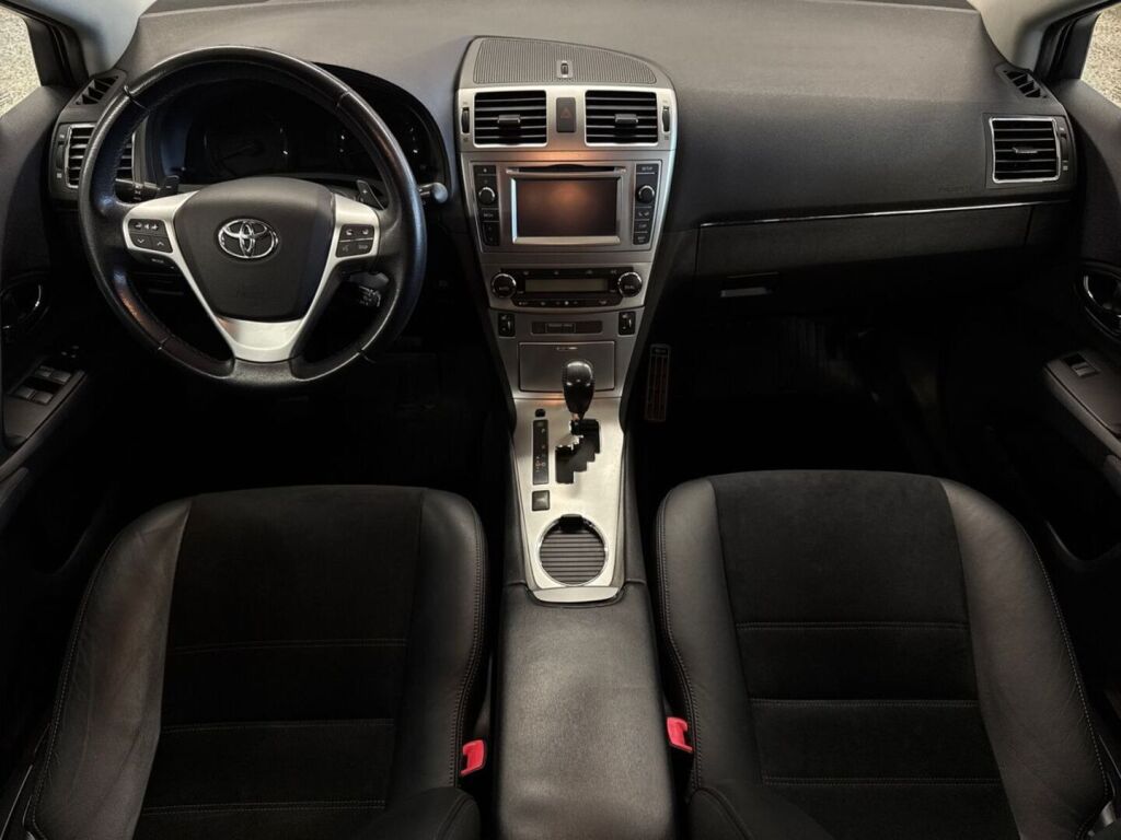 Toyota Avensis 2015 Valkoinen