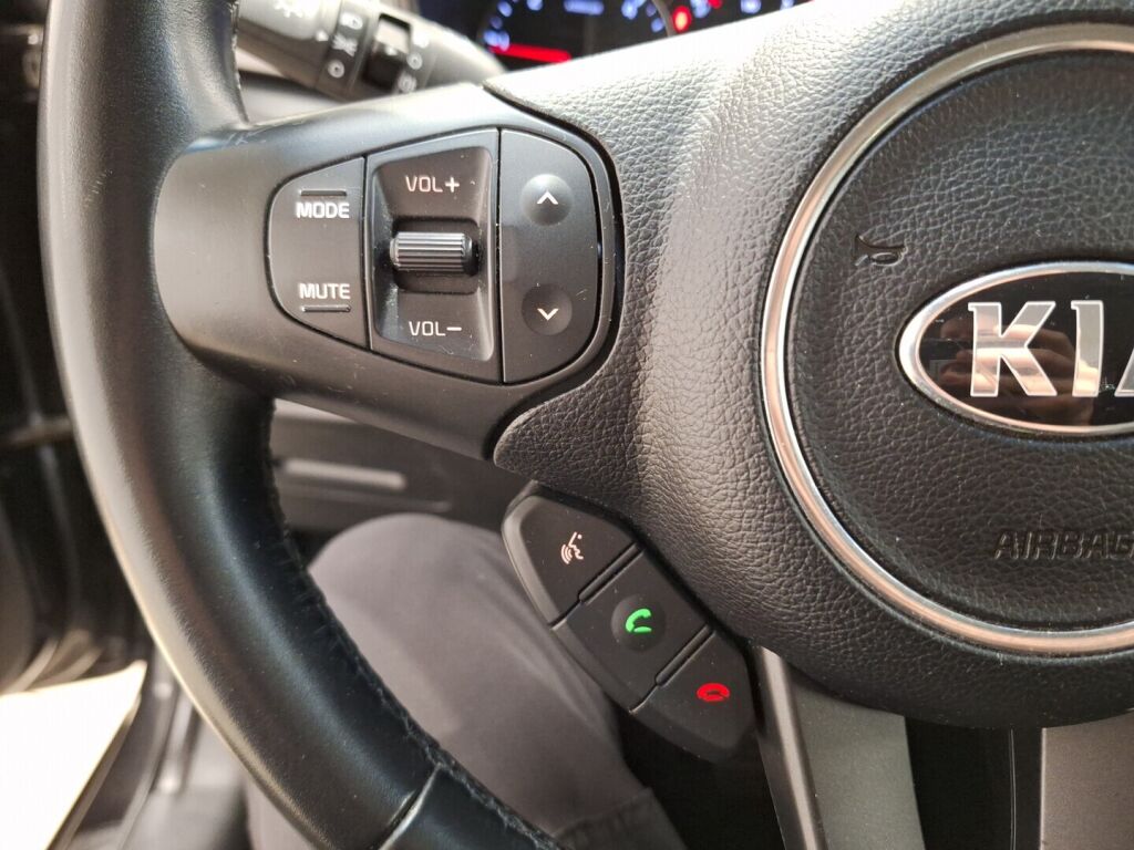 Kia Carens 2015 Musta