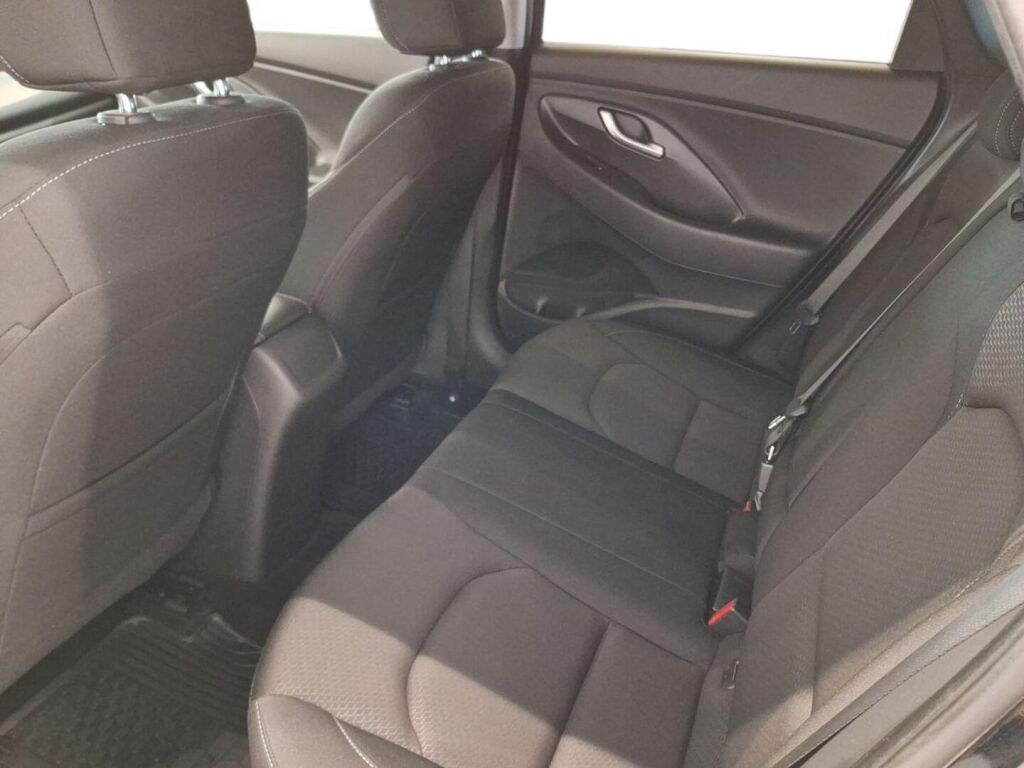 Hyundai i30 Fastback 2018 Musta