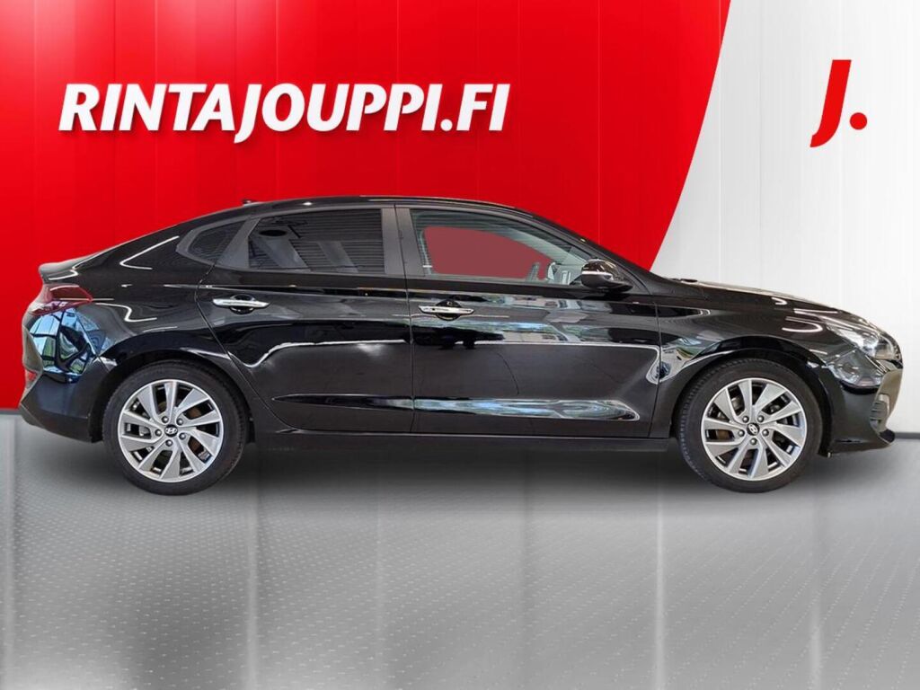 Hyundai i30 Fastback 2018 Musta