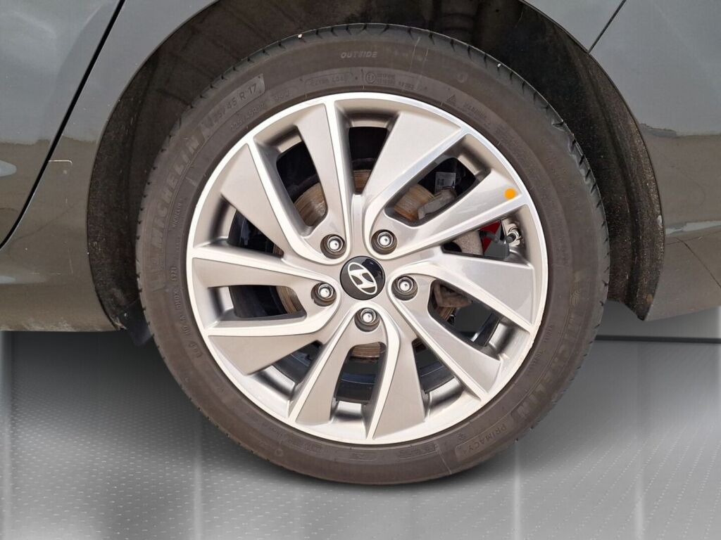 Hyundai i30 Fastback 2018 Musta