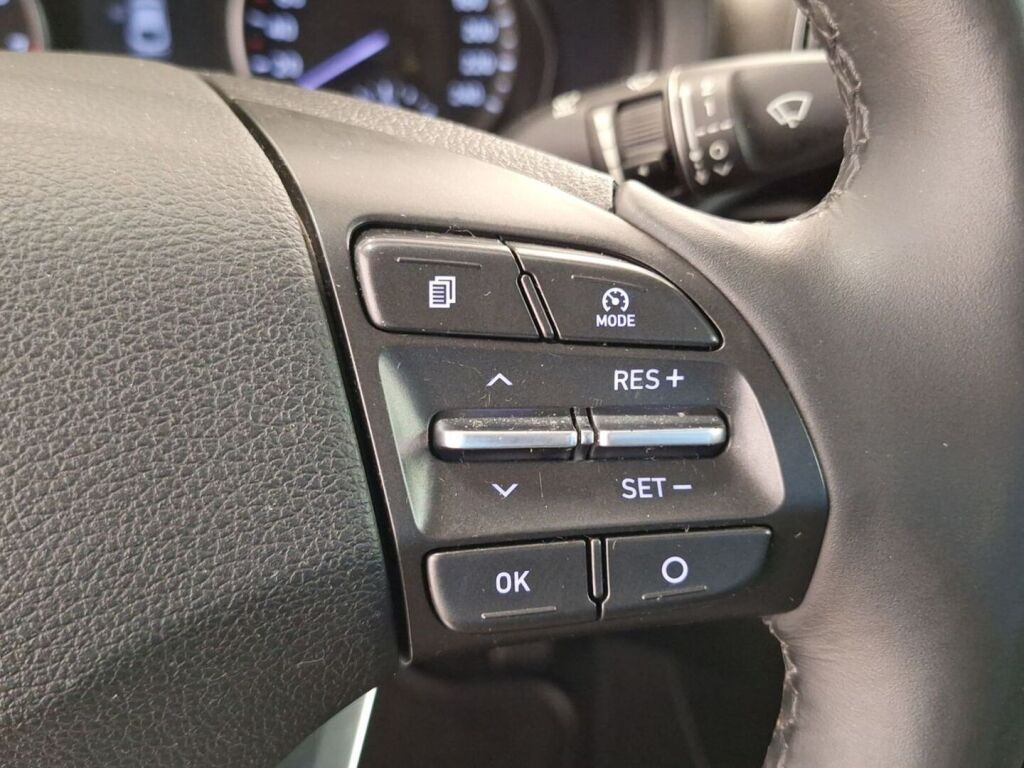 Hyundai i30 Fastback 2018 Musta