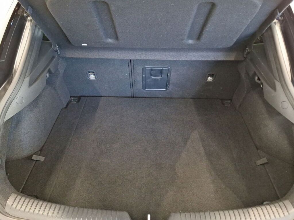 Hyundai i30 Fastback 2018 Musta