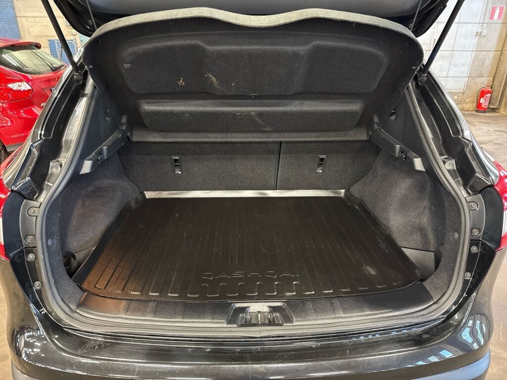 Nissan Qashqai 2015 Musta