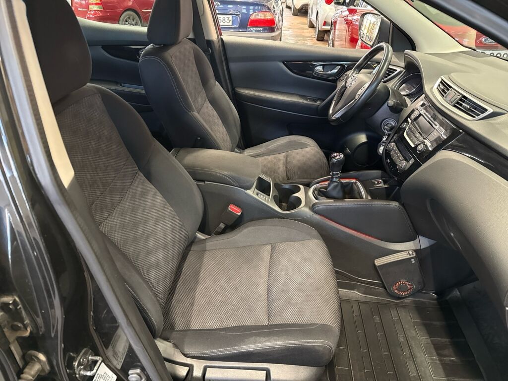 Nissan Qashqai 2015 Musta