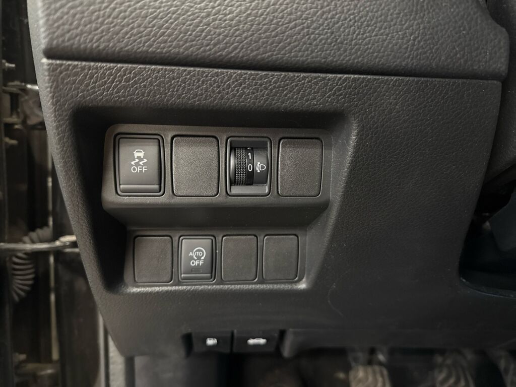 Nissan Qashqai 2015 Musta