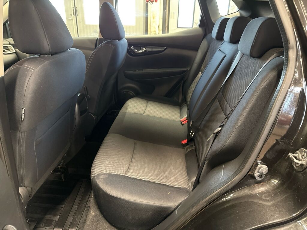 Nissan Qashqai 2015 Musta