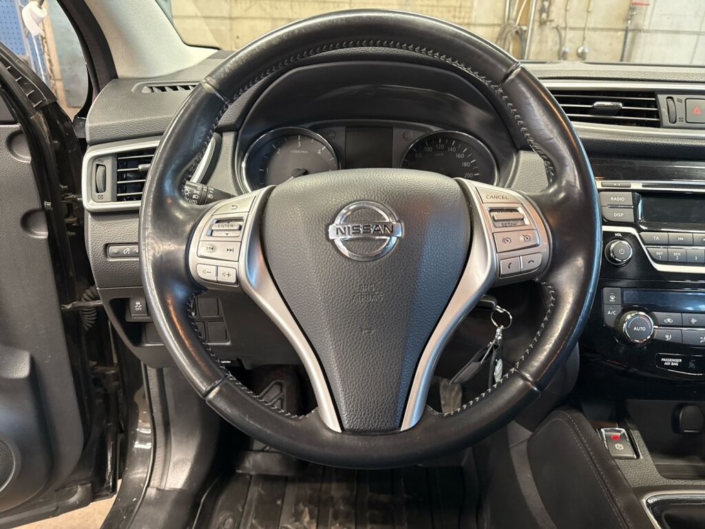 Nissan Qashqai 2015 Musta