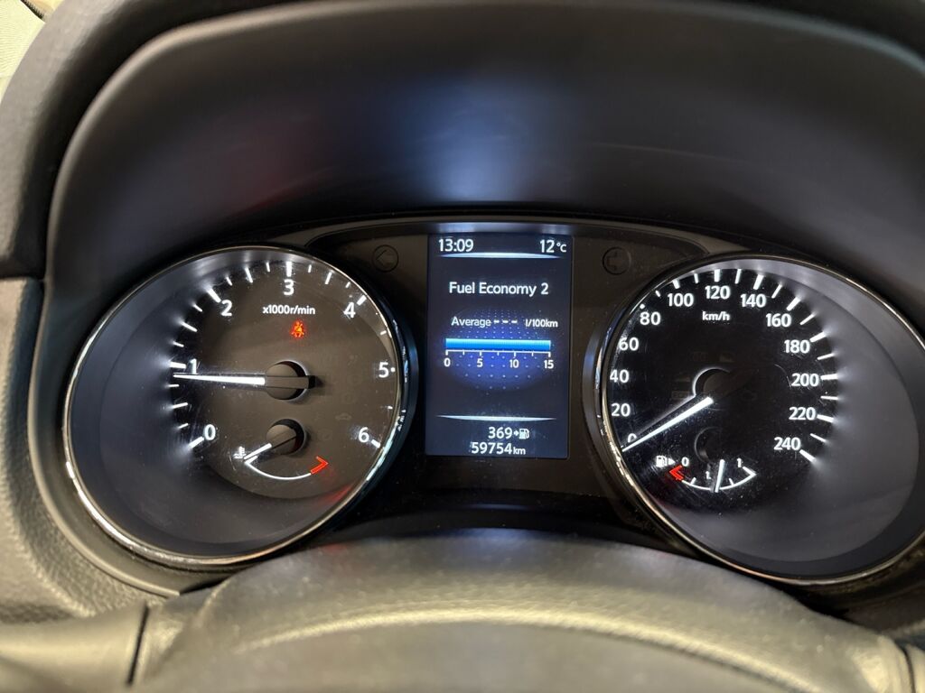 Nissan Qashqai 2015 Musta