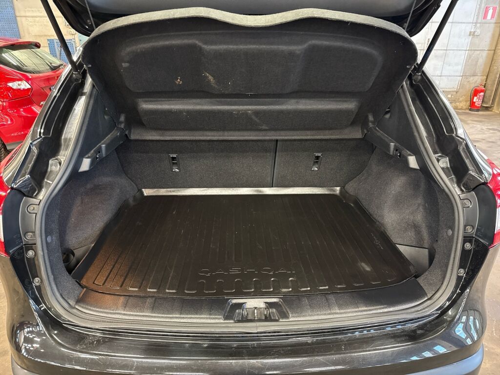 Nissan Qashqai 2015 Musta