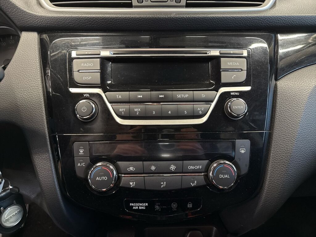 Nissan Qashqai 2015 Musta