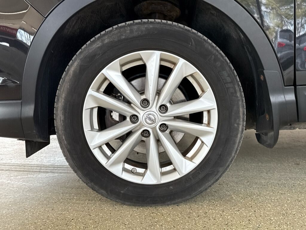 Nissan Qashqai 2015 Musta