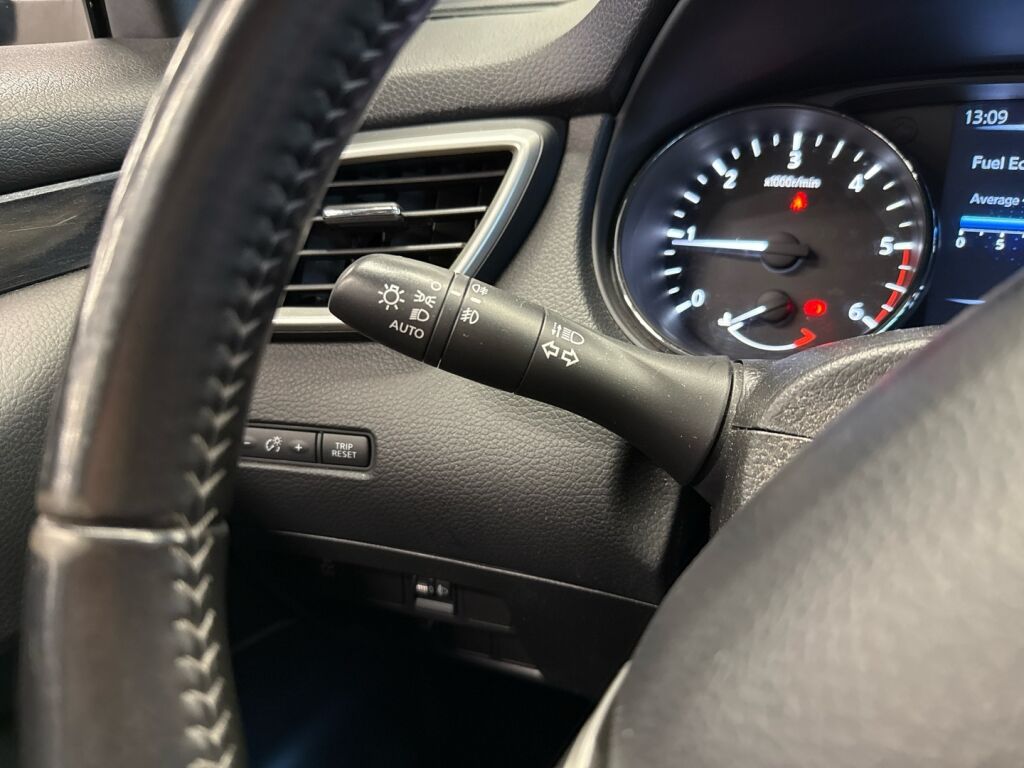 Nissan Qashqai 2015 Musta