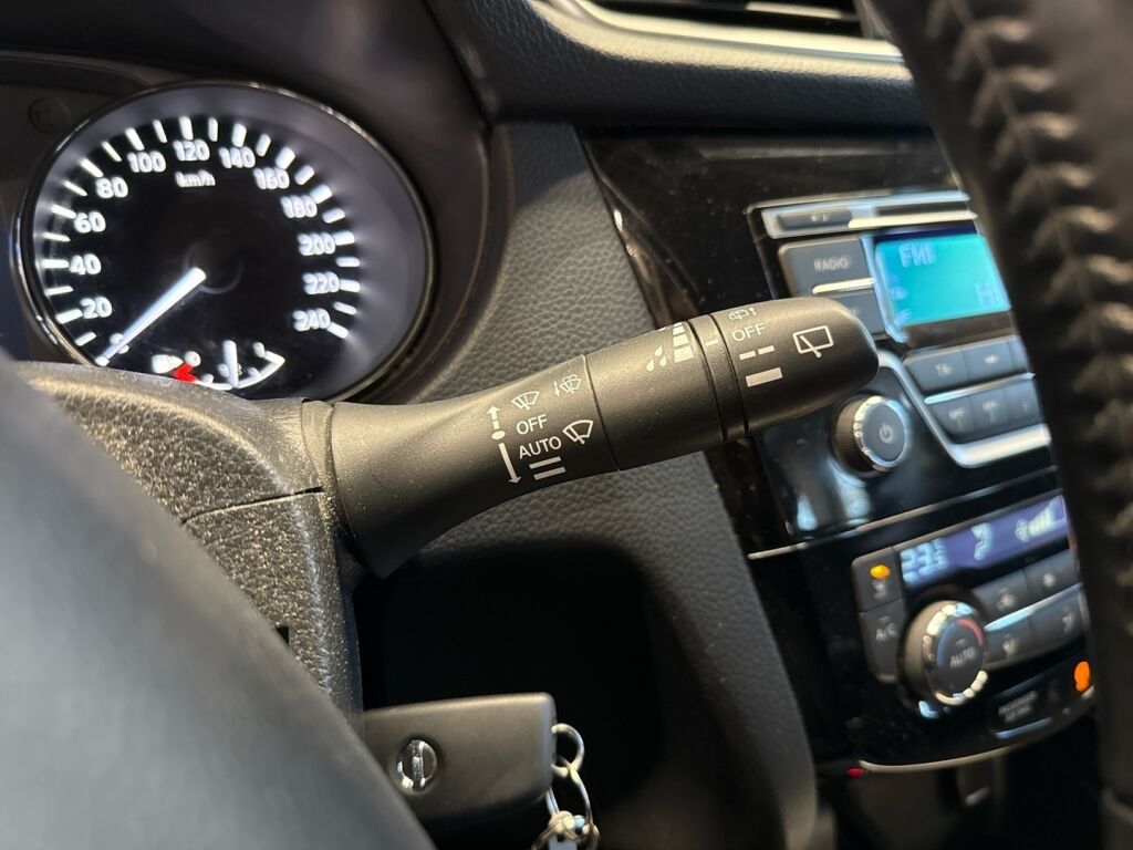 Nissan Qashqai 2015 Musta