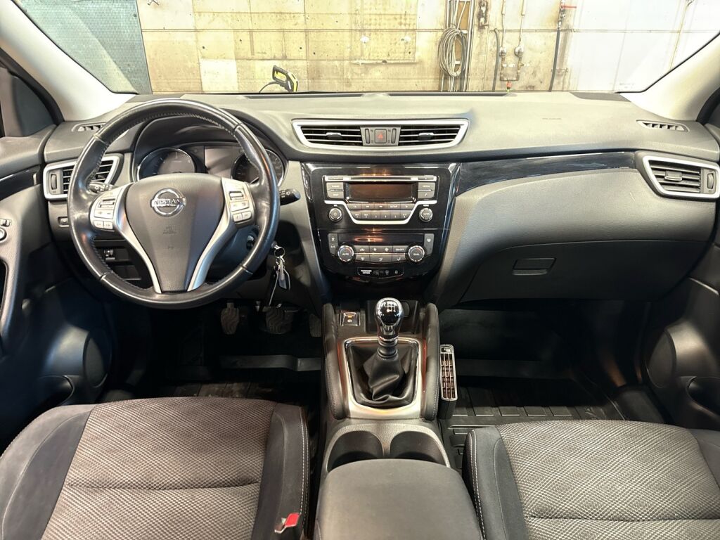 Nissan Qashqai 2015 Musta