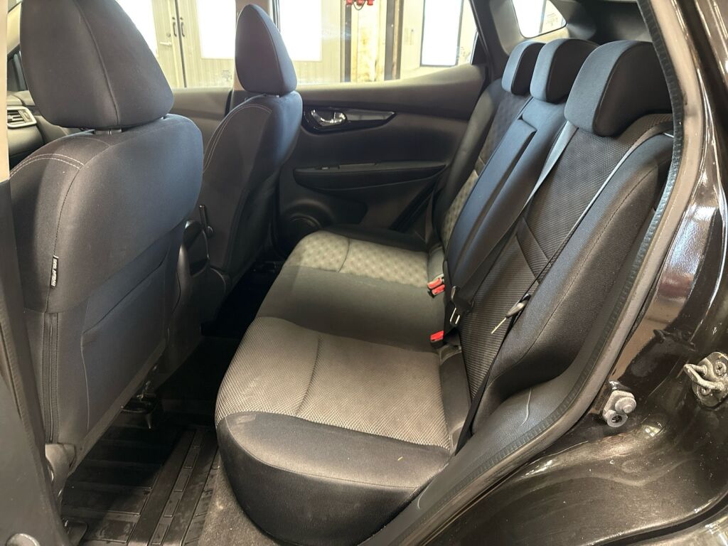 Nissan Qashqai 2015 Musta