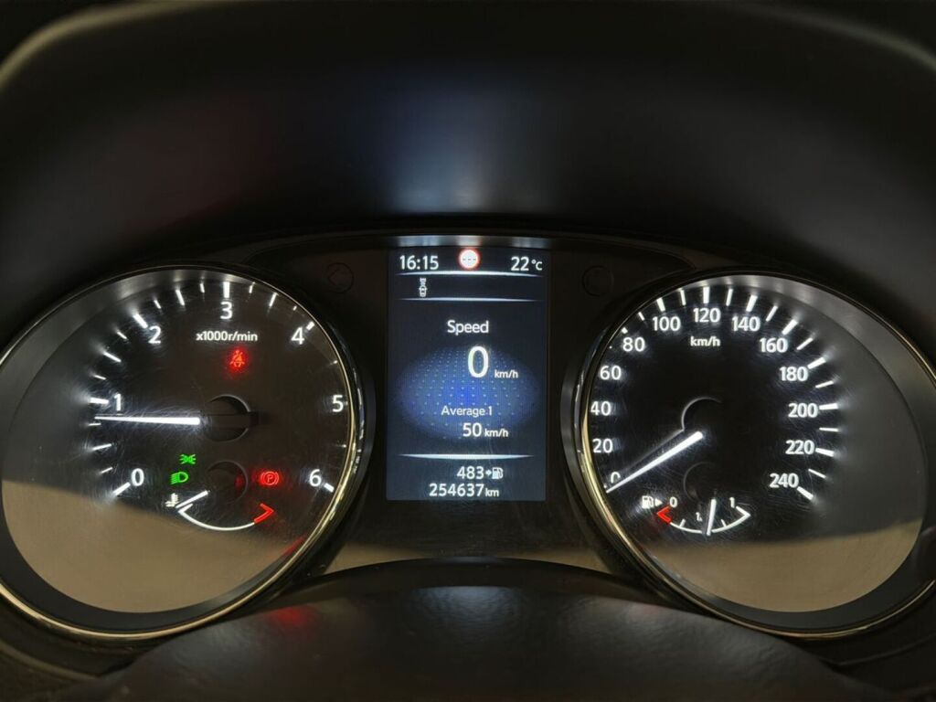 Nissan Qashqai 2015 Ruskea (beige)