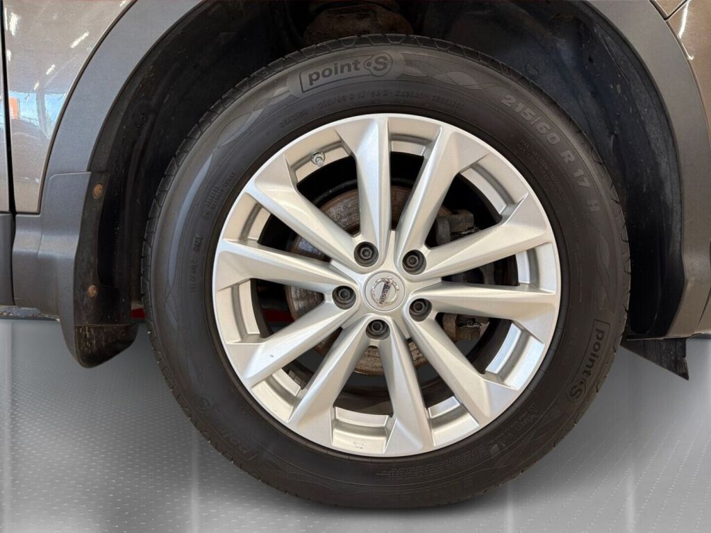 Nissan Qashqai 2015 Ruskea (beige)