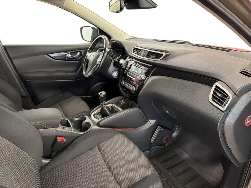 Nissan Qashqai 2015 Ruskea (beige)