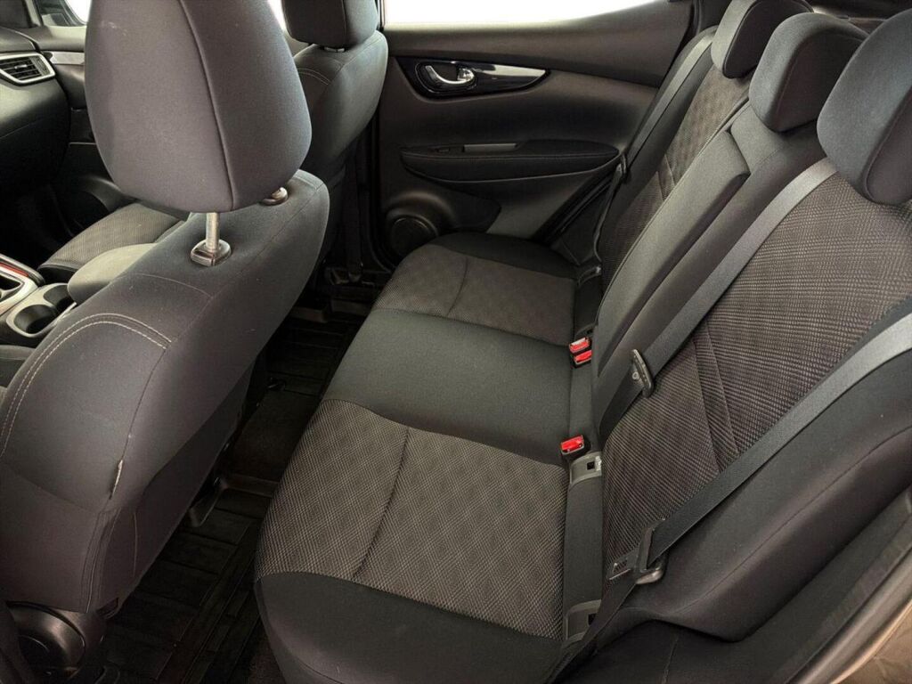 Nissan Qashqai 2015 Ruskea (beige)