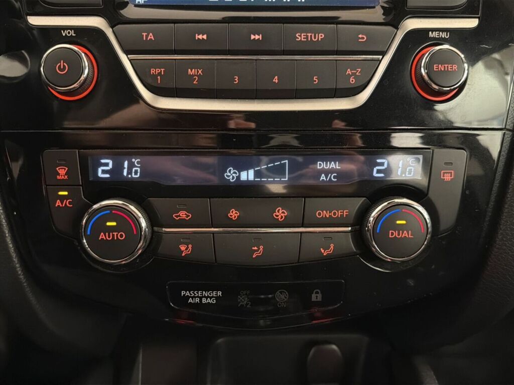 Nissan Qashqai 2015 Ruskea (beige)