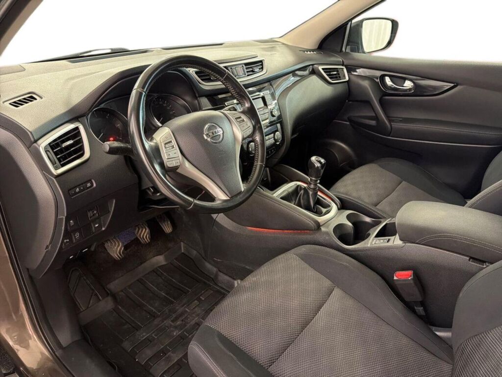 Nissan Qashqai 2015 Ruskea (beige)