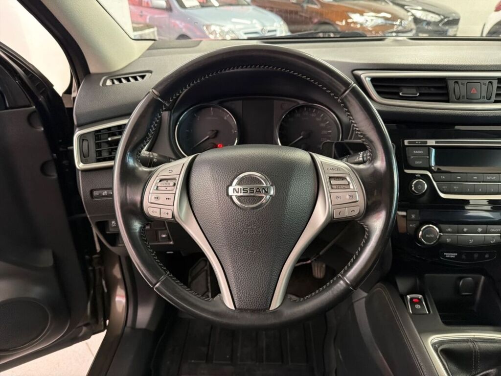 Nissan Qashqai 2015 Ruskea (beige)