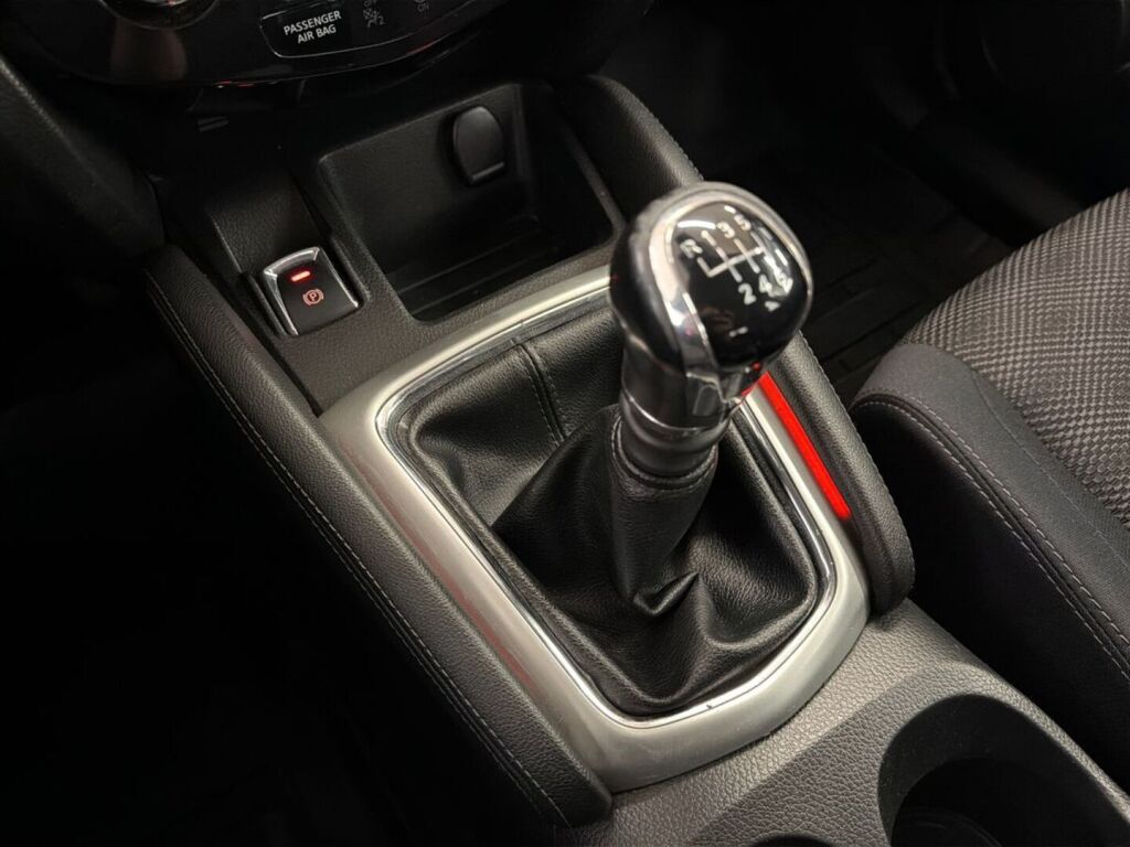 Nissan Qashqai 2015 Ruskea (beige)