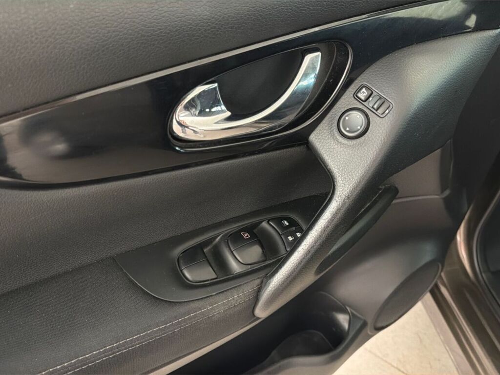 Nissan Qashqai 2015 Ruskea (beige)