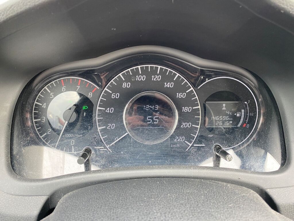 Nissan Note 2015 Musta