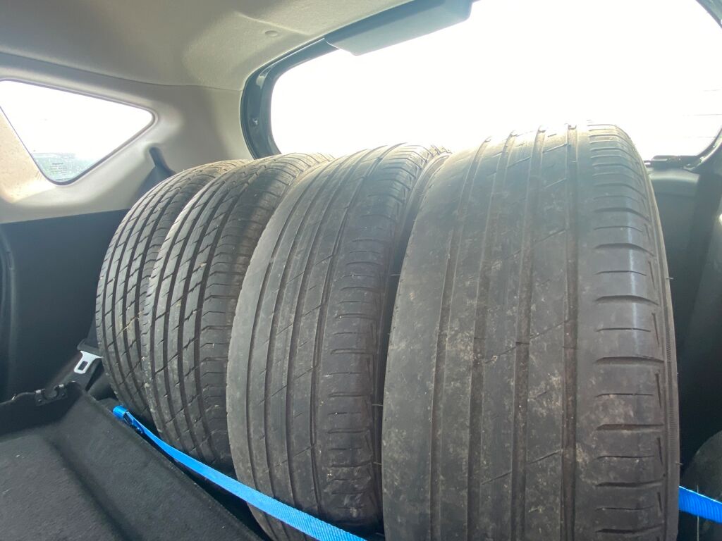 Nissan Note 2015 Musta